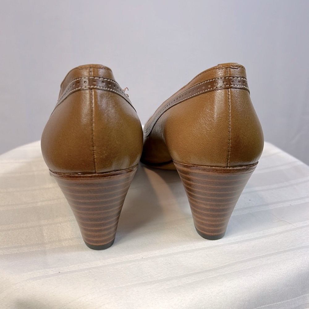 Etienne Aigner Brown Italian Leather 2 in High Heel Shoes Size 38W or 7.5 US. - Picture 6 of 8